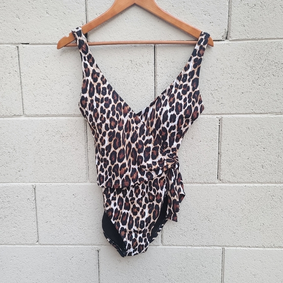 Tommy Bahama | Tropi-Cat Wrap Front One-Piece Swimsuit NEW Size 8 - Picture 3 of 8